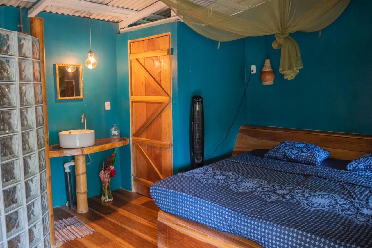 Puerto Viejo de Talamanca Roots Family旅舍 外观 照片