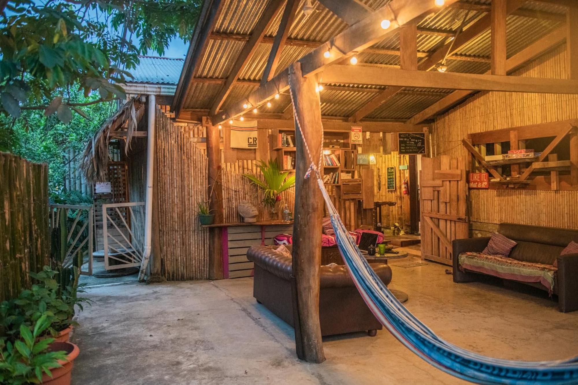 Puerto Viejo de Talamanca Roots Family旅舍 外观 照片