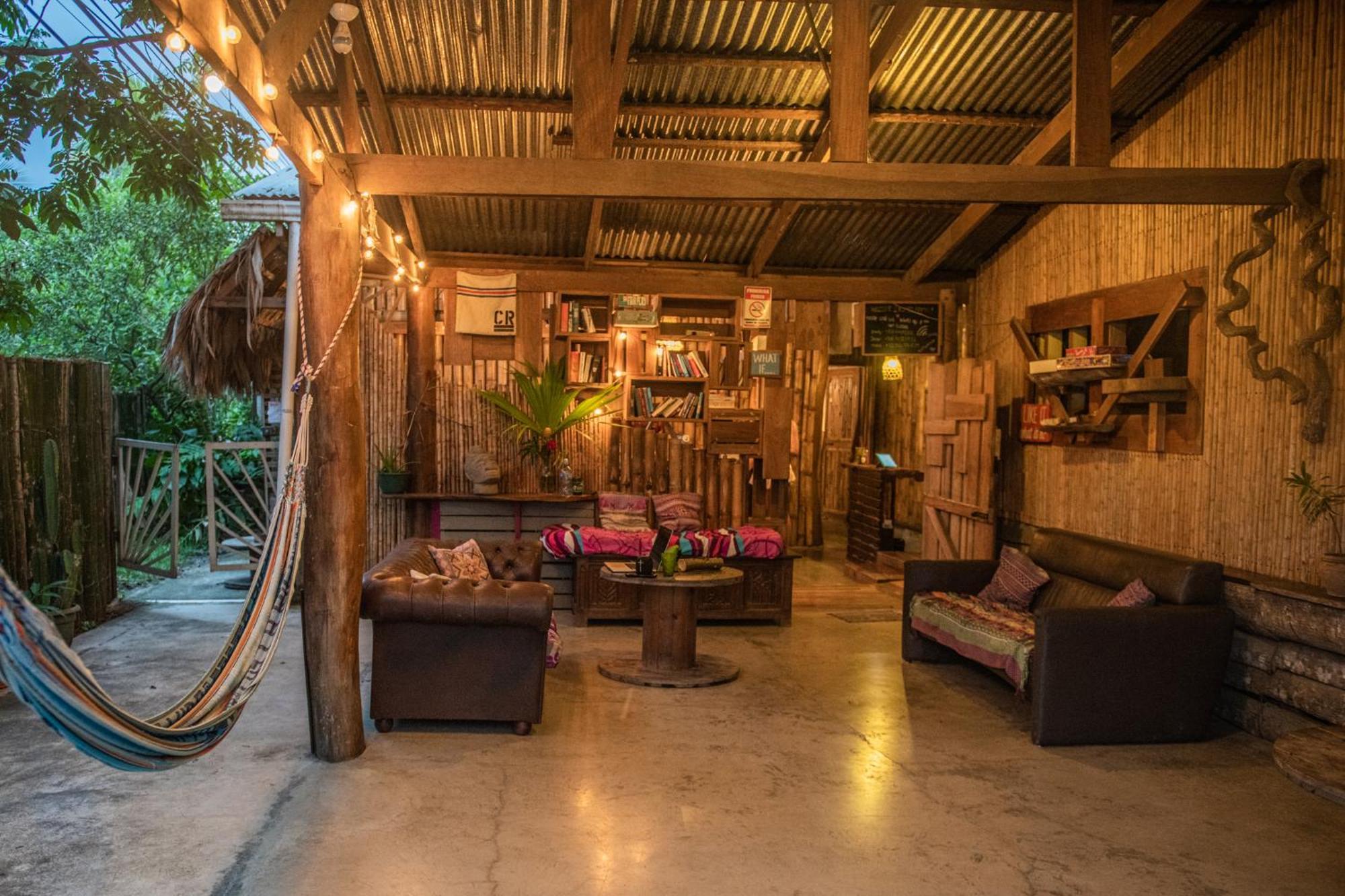 Puerto Viejo de Talamanca Roots Family旅舍 外观 照片